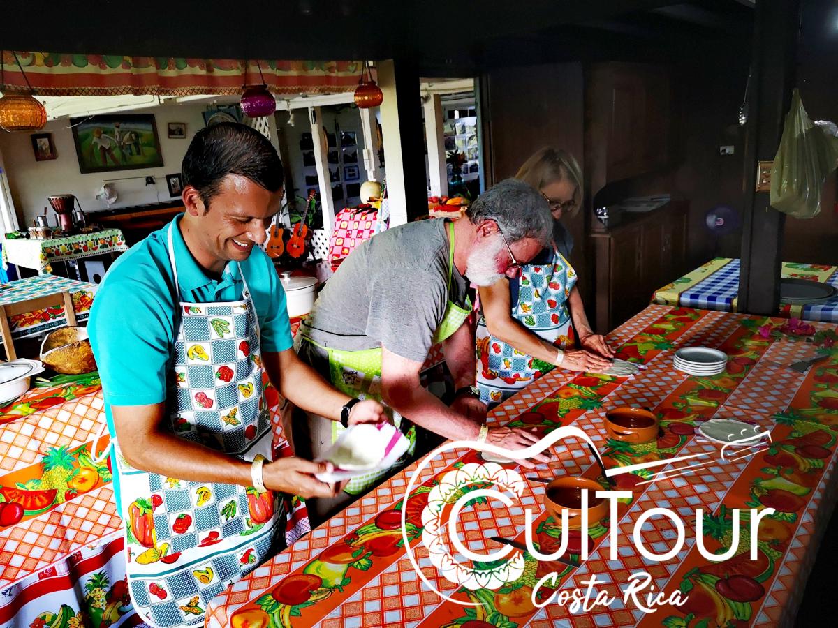 Almuerzo o Cena Típica